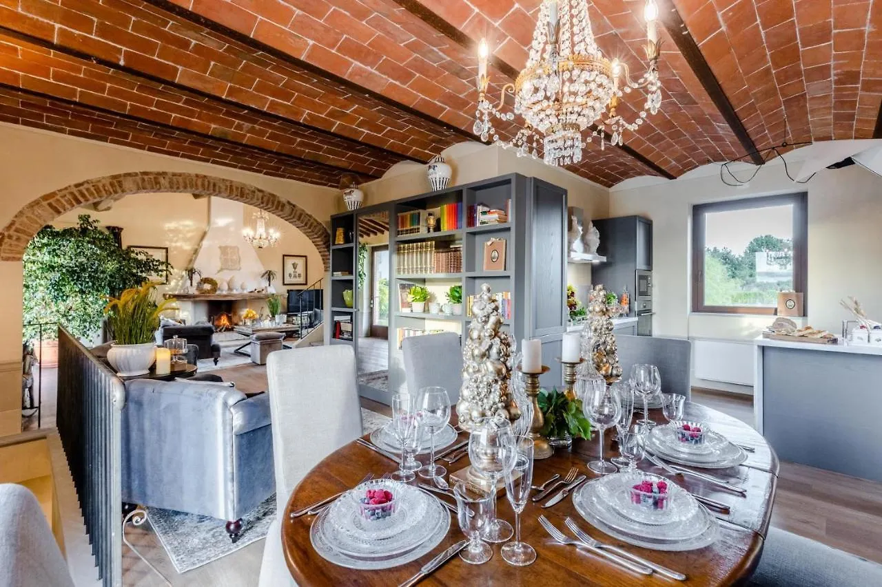 Il Conte: Luxury Tuscan Villa with Pool and Spa Orentano