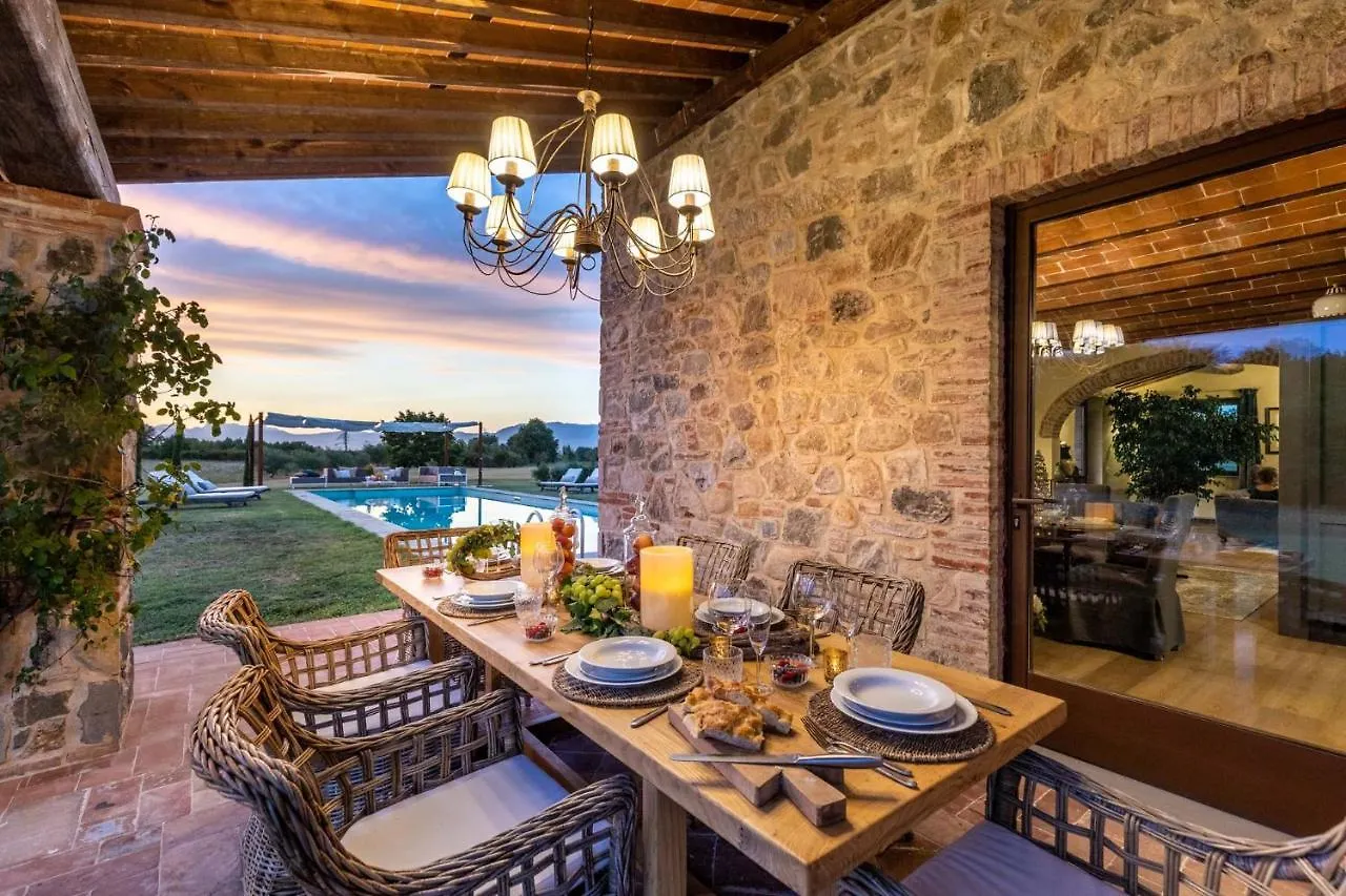 Il Conte: Luxury Tuscan Villa with Pool and Spa Orentano